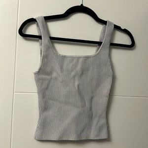 Aritzia Babaton Sculpt Squareneck Tanktop light grey